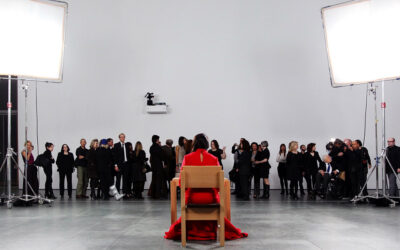 Marina Abramović in mostra a Napoli: come ha rivoluzionato l’arte contemporanea